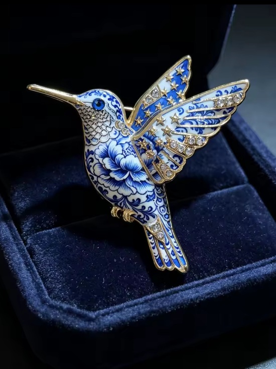 Anthropologie Jewelry - La dolce vita vintage Crystal & Enamel Hummingbird Brooch - Multicolor